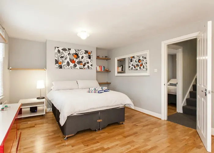 Trendy 2 Bedroom Apartment In Vibrant Shoreditch, Central London Zone 1 Free Wifi - Sleeps 4+2