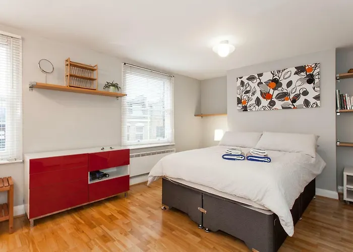 Trendy 2 Bedroom Apartment In Vibrant Shoreditch, Central London Zone 1 Free Wifi - Sleeps 4+2